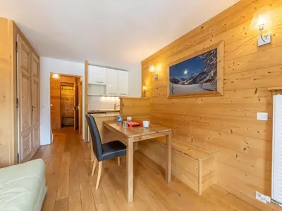 Cuisine ou kitchenette dans l'établissement Appartement spacieux au pied des pistes, animaux admis, WiFi inclus - FR-1-694-433