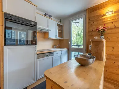Cuisine ou kitchenette dans l'établissement Appartement spacieux au pied des pistes, animaux admis, WiFi inclus - FR-1-694-433