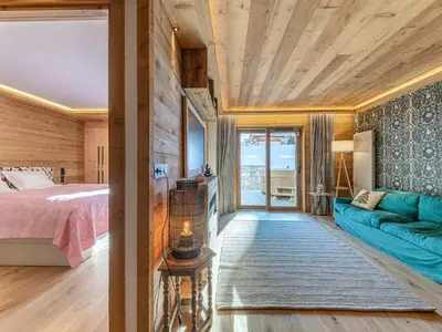 Un ou plusieurs lits dans un hébergement de l'établissement Luxueux appartement avec jacuzzi privé et piscine - FR-1-694-438