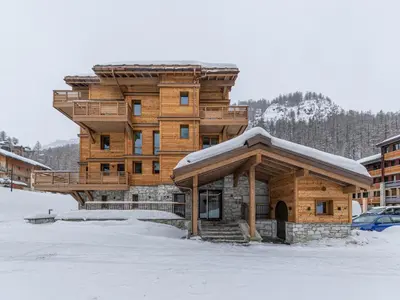 L'établissement Luxueux appartement avec jacuzzi privé et piscine - FR-1-694-438 en hiver