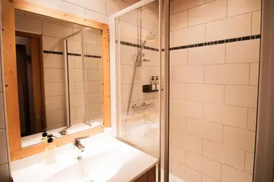Salle de bains dans l'établissement Superbe appartement lumineux et spacieux au coeur de Val d'Isère