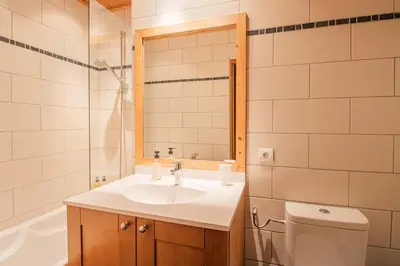 Salle de bains dans l'établissement Superbe appartement lumineux et spacieux au coeur de Val d'Isère