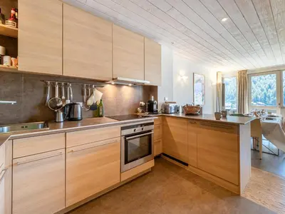 Cuisine ou kitchenette dans l'établissement Duplex de luxe 5 pièces pour 8 personnes à Val-d'Isère, WiFi inclus - FR-1-694-439