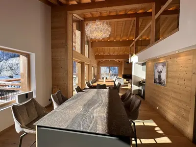 Coin salon dans l'établissement CHALET ALIET 1500 - 18 personnes PEISEY NANCROIX - LES ARCS - LA PLAGNE - PARADISKI
