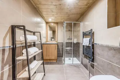 Salle de bains dans l'établissement Résidence Les Balcons EtoilÉs - Appartement de standing aux pieds des pistes MAE-9993