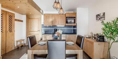 Cuisine ou kitchenette dans l'établissement Résidence Les Balcons EtoilÉs - Appartement de standing aux pieds des pistes MAE-9993