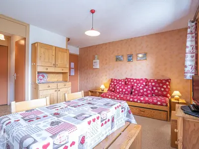 Un ou plusieurs lits dans un hébergement de l'établissement Studio cabine cosy pour 4 pers avec balcon et parking à Aussois - FR-1-840-49