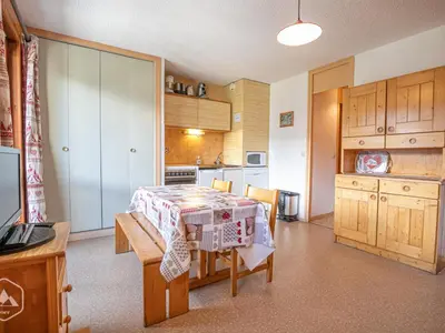 Cuisine ou kitchenette dans l'établissement Studio cabine cosy pour 4 pers avec balcon et parking à Aussois - FR-1-840-49