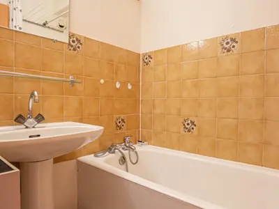 Salle de bains dans l'établissement Studio cabine cosy pour 4 pers avec balcon et parking à Aussois - FR-1-840-49