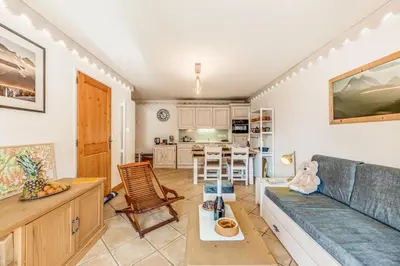 Cuisine ou kitchenette dans l'établissement Résidence Les Alpages - 3 Pièces pour 6 Personnes MAE-1713