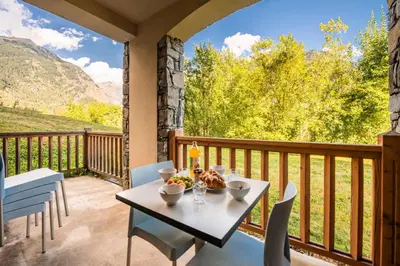 Vue générale sur la montagne ou vue sur la montagne depuis l'appartement