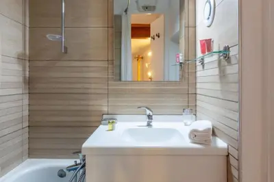 Salle de bains dans l'établissement Chantelouve 319