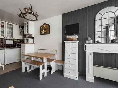 Cuisine ou kitchenette dans l'établissement Studio lumineux skis aux pieds avec balcon à Tignes - FR-1-502-594