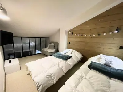 Un ou plusieurs lits dans un hébergement de l'établissement Résidence Le Dome - Appartement duplex renove · Centre station MAE-1543