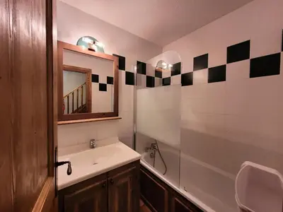 Salle de bains dans l'établissement Résidence Le Clos Vanoise - 3 Pièces pour 8 Personnes MAE-1873