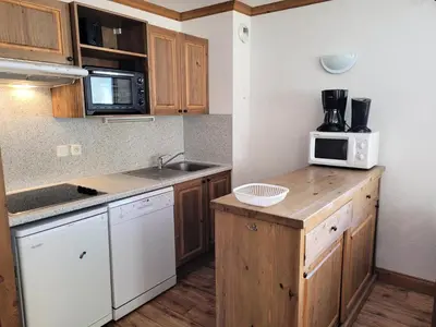 Cuisine ou kitchenette dans l'établissement Résidence Le Clos Vanoise - 3 Pièces pour 6 Personnes MAE-1983