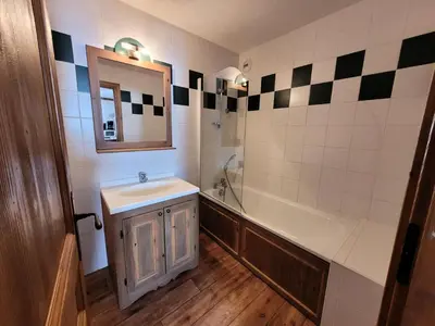 Salle de bains dans l'établissement Résidence Le Clos Vanoise - 3 Pièces pour 6 Personnes MAE-1983