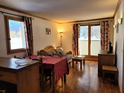 Coin salon dans l'établissement Résidence Le Clos Vanoise - 3 Pièces pour 6 Personnes MAE-1983