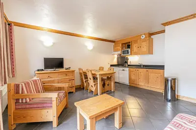 Cuisine ou kitchenette dans l'établissement Résidence Le Criterium - Résidence Le Critérium 3 Chalet A Appartement 3 MAE-2033