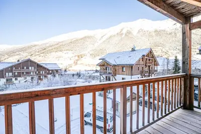 Vue générale sur la montagne ou vue sur la montagne depuis l'appartement