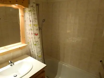 Salle de bains dans l'établissement Résidence Les Essarts - 3 Pièces pour 6 Personnes MAE-2053