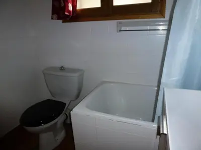 Salle de bains dans l'établissement Résidence Immeuble Rue Tournaz - Studio bien agencé et bien situé MAE-2093