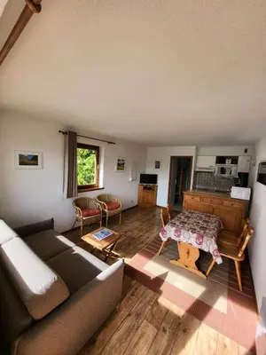 Cuisine ou kitchenette dans l'établissement Résidence Les Balcons Des Curtious - Appartement 2 pièces coin montagne - 4 personnes MAE-2103