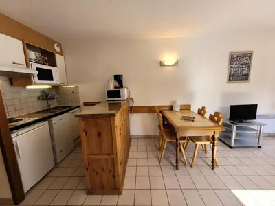 Cuisine ou kitchenette dans l'établissement Résidence Le Soliet 2 - Appartement 4 personnes lumineux et agréable MAE-2123