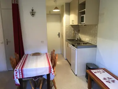 Cuisine ou kitchenette dans l'établissement Résidence Colombaz - Studio pour 4 Personnes MAE-2153