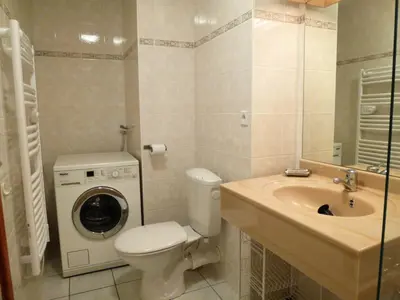 Salle de bains dans l'établissement Résidence Les Balcons Des Curtious - Appartement 8 personnes bien équipé MAE-2163
