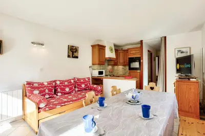 Cuisine ou kitchenette dans l'établissement Résidence Les Balcons Des Curtious - Appartement 2 pièces - 6 personnes MAE-2173
