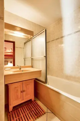 Salle de bains dans l'établissement Résidence Les Balcons Des Curtious - Appartement 2 pièces - 6 personnes MAE-2173