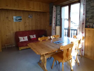 Coin salon dans l'établissement Résidence Lanslevillard Quartier Eglise - 3 Pièces pour 6 Personnes MAE-2203