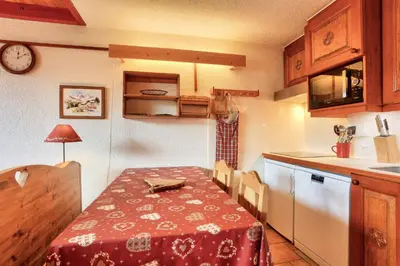 Cuisine ou kitchenette dans l'établissement Résidence Albaron - Appartement 2 pièces mezzanine - 6 personnes MAE-2233