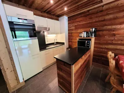 Cuisine ou kitchenette dans l'établissement Résidence La Bergerie - Appartement 2 pièces chaleureux et bien équipé MAE-2243