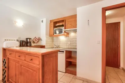 Cuisine ou kitchenette dans l'établissement Résidence Les Balcons Des Curtious - Appartement 3 pièces mezzanine - 8 personnes MAE-2263