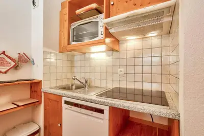 Cuisine ou kitchenette dans l'établissement Résidence Les Balcons Des Curtious - Appartement 3 pièces mezzanine - 8 personnes MAE-2263