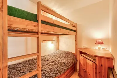 Un ou plusieurs lits dans un hébergement de l'établissement Résidence Les Balcons Des Curtious - Appartement 3 pièces mezzanine - 8 personnes MAE-2263