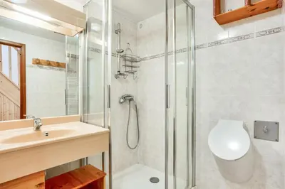 Salle de bains dans l'établissement Résidence Les Balcons Des Curtious - Appartement 3 pièces mezzanine - 8 personnes MAE-2263