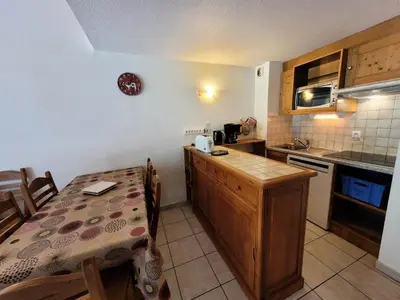 Cuisine ou kitchenette dans l'établissement Résidence Les Balcons Des Curtious - Appartement 3 pièces mezzanine - 8 personnes MAE-2263