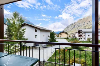 Vue générale sur la montagne ou vue sur la montagne depuis l'appartement