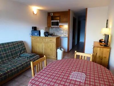 Cuisine ou kitchenette dans l'établissement Résidence Les Balcons Des Curtious - 2 Pièces pour 6 Personnes MAE-2313