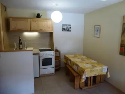 Cuisine ou kitchenette dans l'établissement Résidence Belle - 2 Pièces pour 4 Personnes MAE-2353