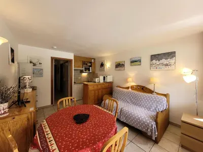 Cuisine ou kitchenette dans l'établissement Résidence Les Balcons Des Curtious - Studio pour 4 Personnes MAE-2363