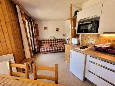 Cuisine ou kitchenette dans l'établissement Résidence Les Pres Du Bois - Studio pour 4 Personnes MAE-2373