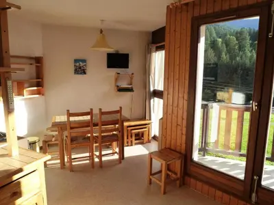 Cuisine ou kitchenette dans l'établissement Résidence Les Pres Du Bois - Studio pour 4 Personnes MAE-2373