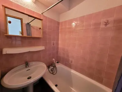 Salle de bains dans l'établissement Résidence Les Pres Du Bois - Studio pour 4 Personnes MAE-2373