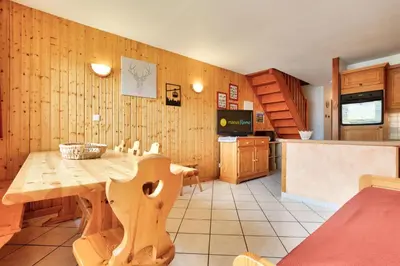 Cuisine ou kitchenette dans l'établissement Résidence Les Balcons Des Curtious - Appartement 4 pièces - 8 personnes MAE-2393