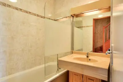 Salle de bains dans l'établissement Résidence Les Balcons Des Curtious - Appartement 4 pièces - 8 personnes MAE-2393