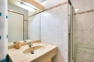 Salle de bains dans l'établissement Résidence Les Balcons Des Curtious - Appartement 4 pièces - 8 personnes MAE-2393